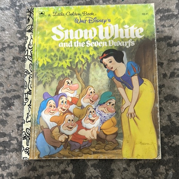 Disney Snow White and the Seven Dwarfs Book with Yellow and Blue - Picture 1 of 1
